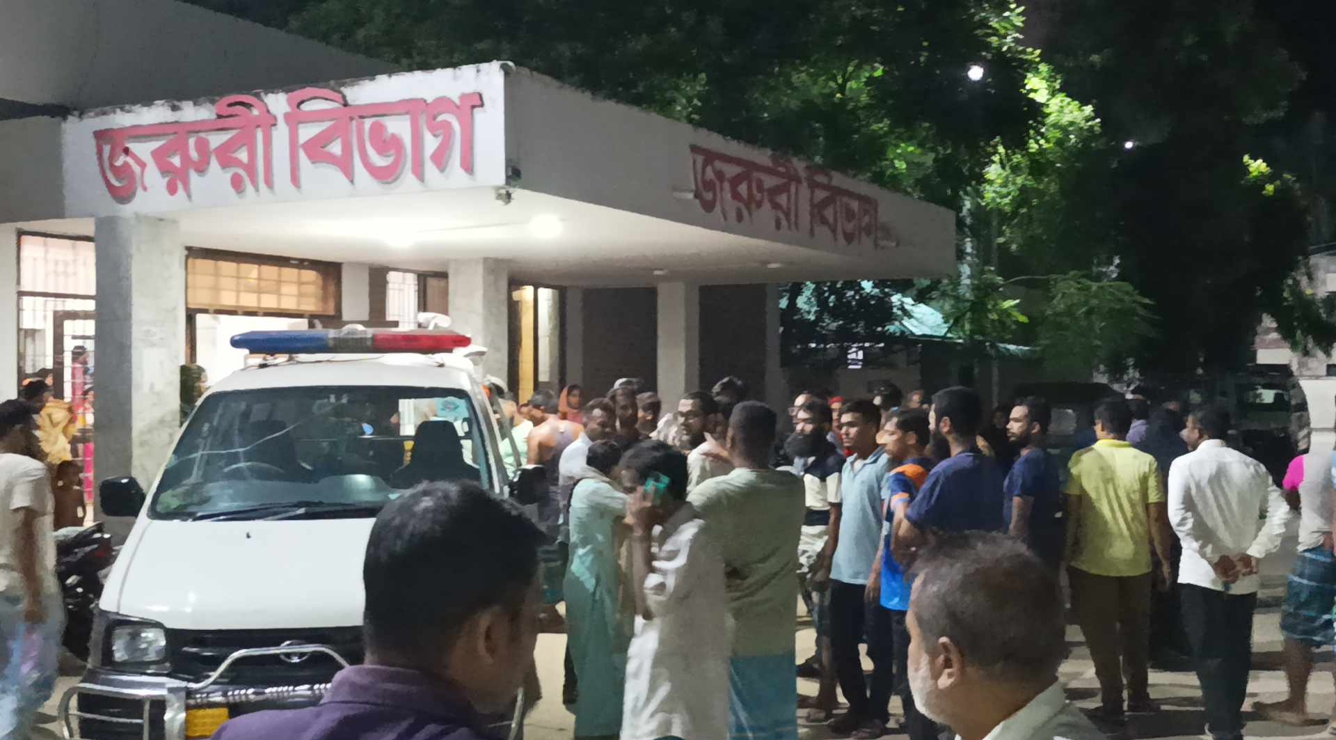 নরসিংদীতে দুই গাড়ির মুখোমুখি সংঘর্ষে ৪ জন নিহত