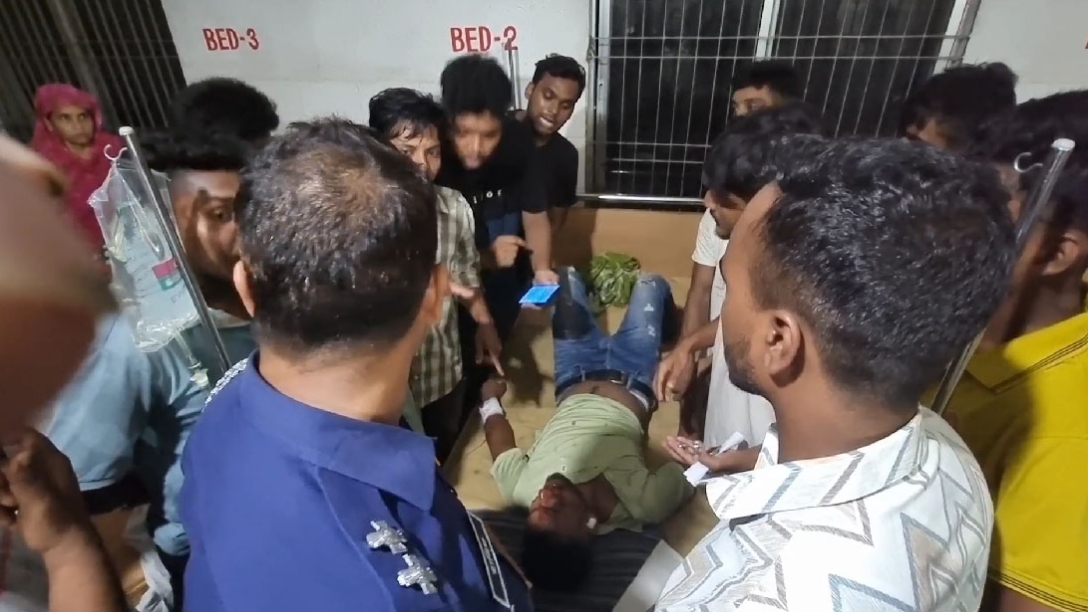 পলাশে হাটবাজার পরিচালনা নিয়ে শিক্ষার্থীও বিএনপির সংঘর্ষ, আহত ২০