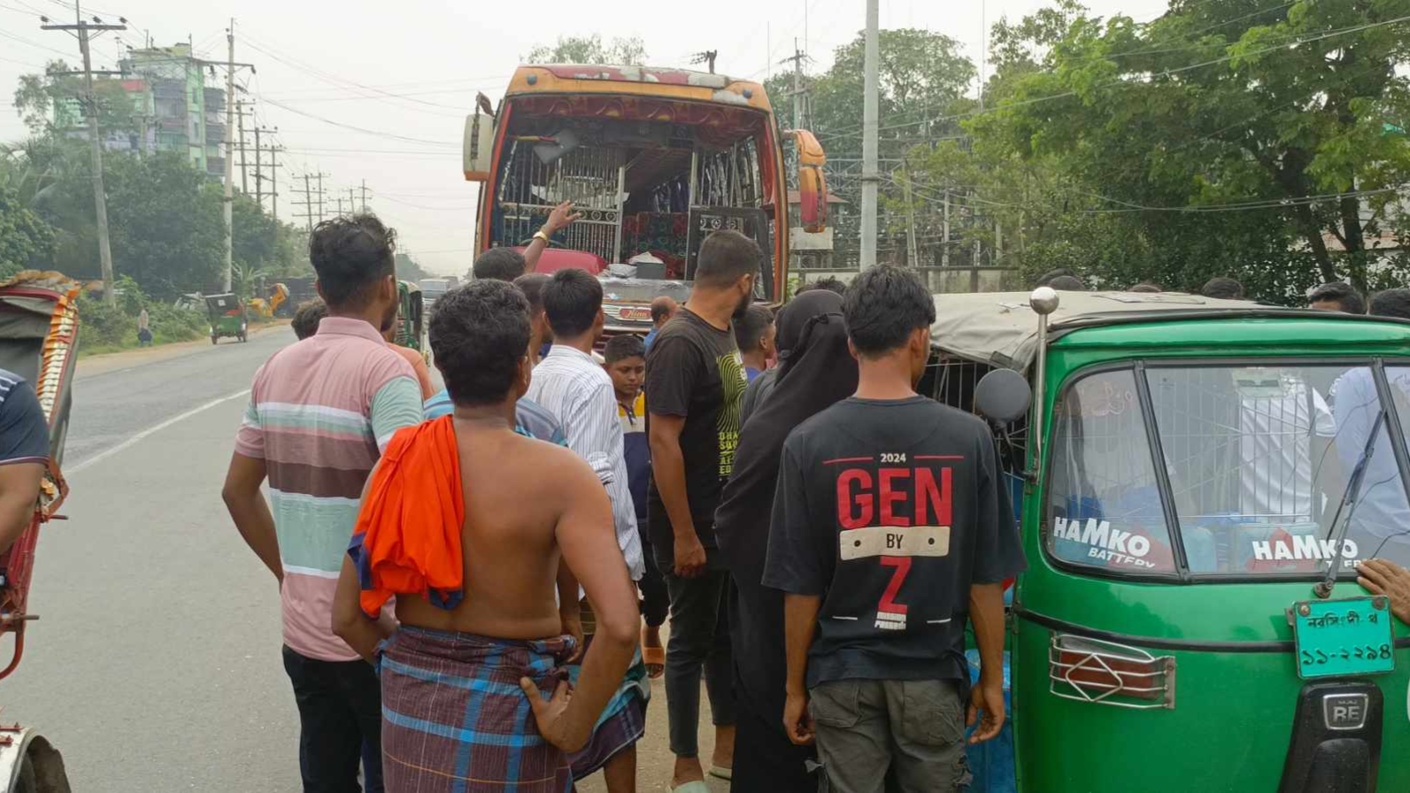 নরসিংদীতে বেপরোয়া গতির বাস চাপায় শিশু নিহত