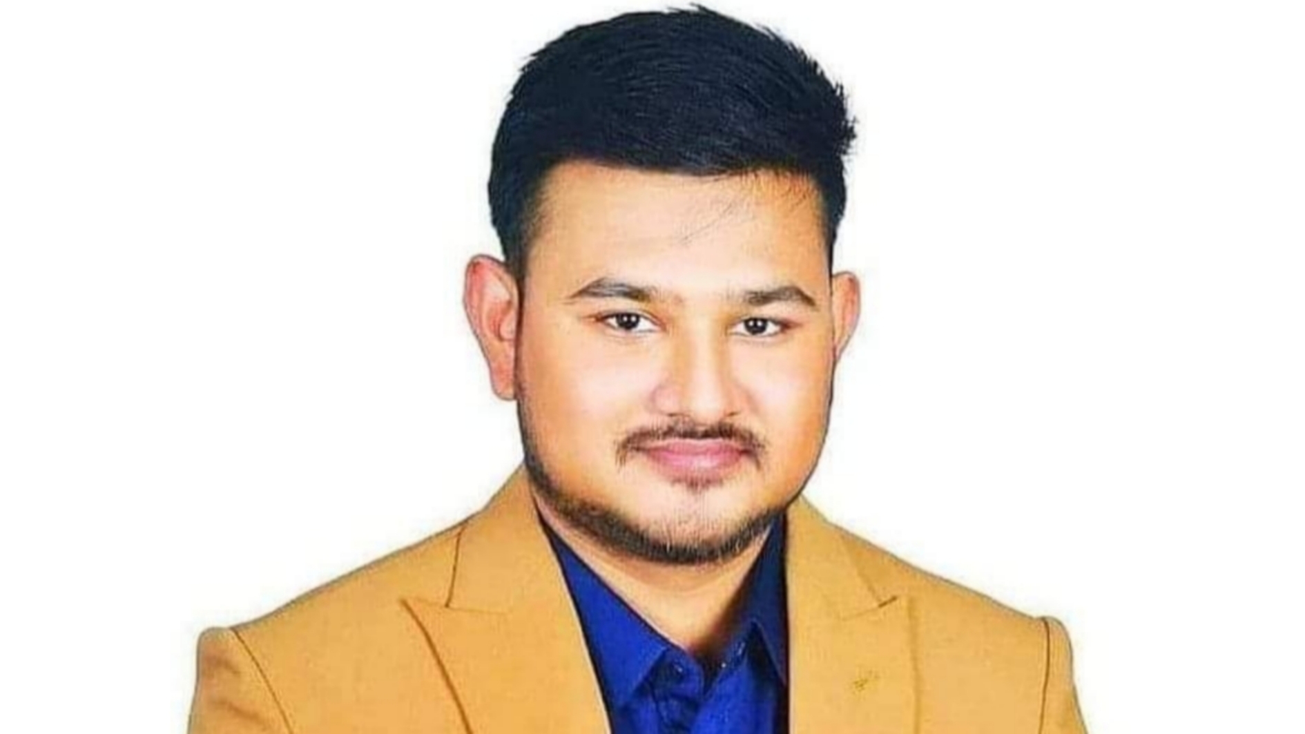 পালাতে গিয়ে বিমানবন্দরে ইউপি চেয়ারম্যান গ্রেপ্তার