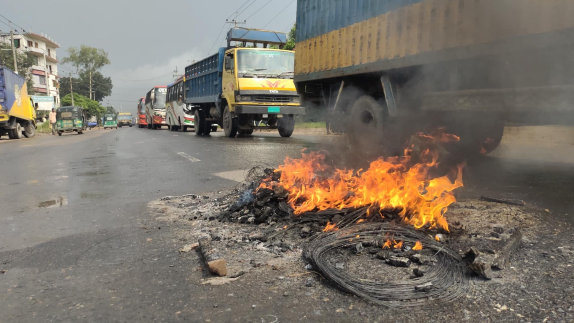 রায়পুরায় ছাত্রদল নেতা হত্যার প্রতিবাদে ঢাকা-সিলেট মহাসড়ক অবরোধ, অগ্নিসংযোগ