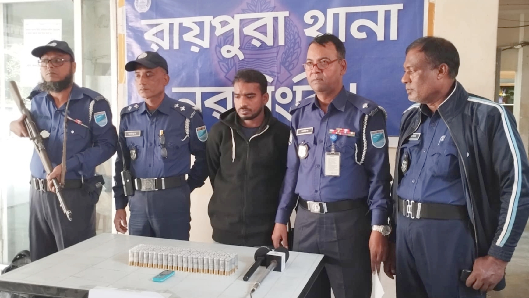 রায়পুরায় ১’শ রাউন্ড কার্তুজসহ যুবক গ্রেপ্তার