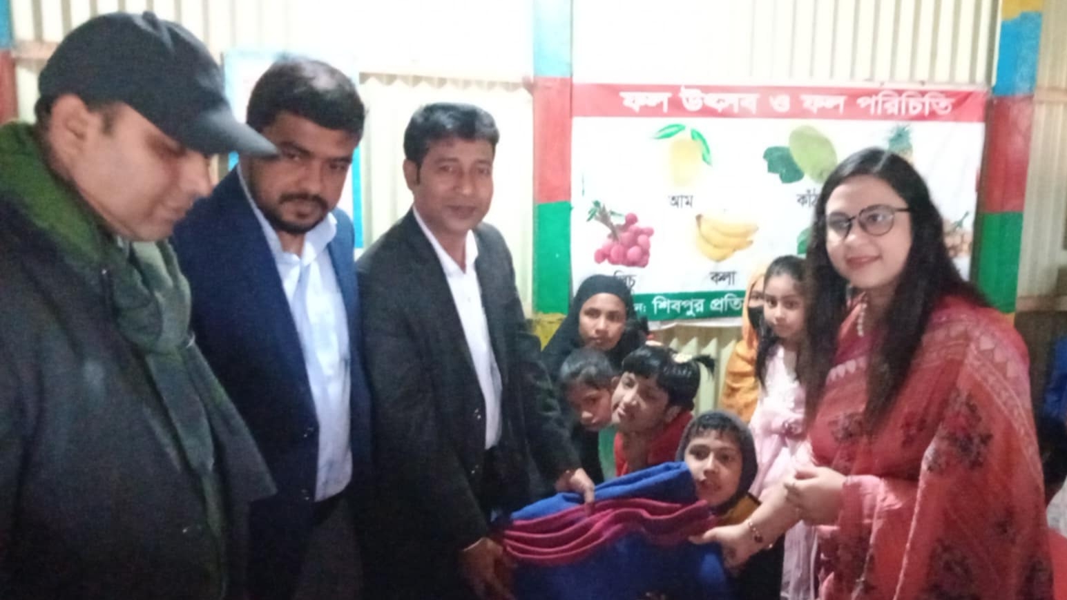 শিবপুরে প্রতিবন্ধী শিক্ষার্থীদের মাঝে কম্বল বিতরণ