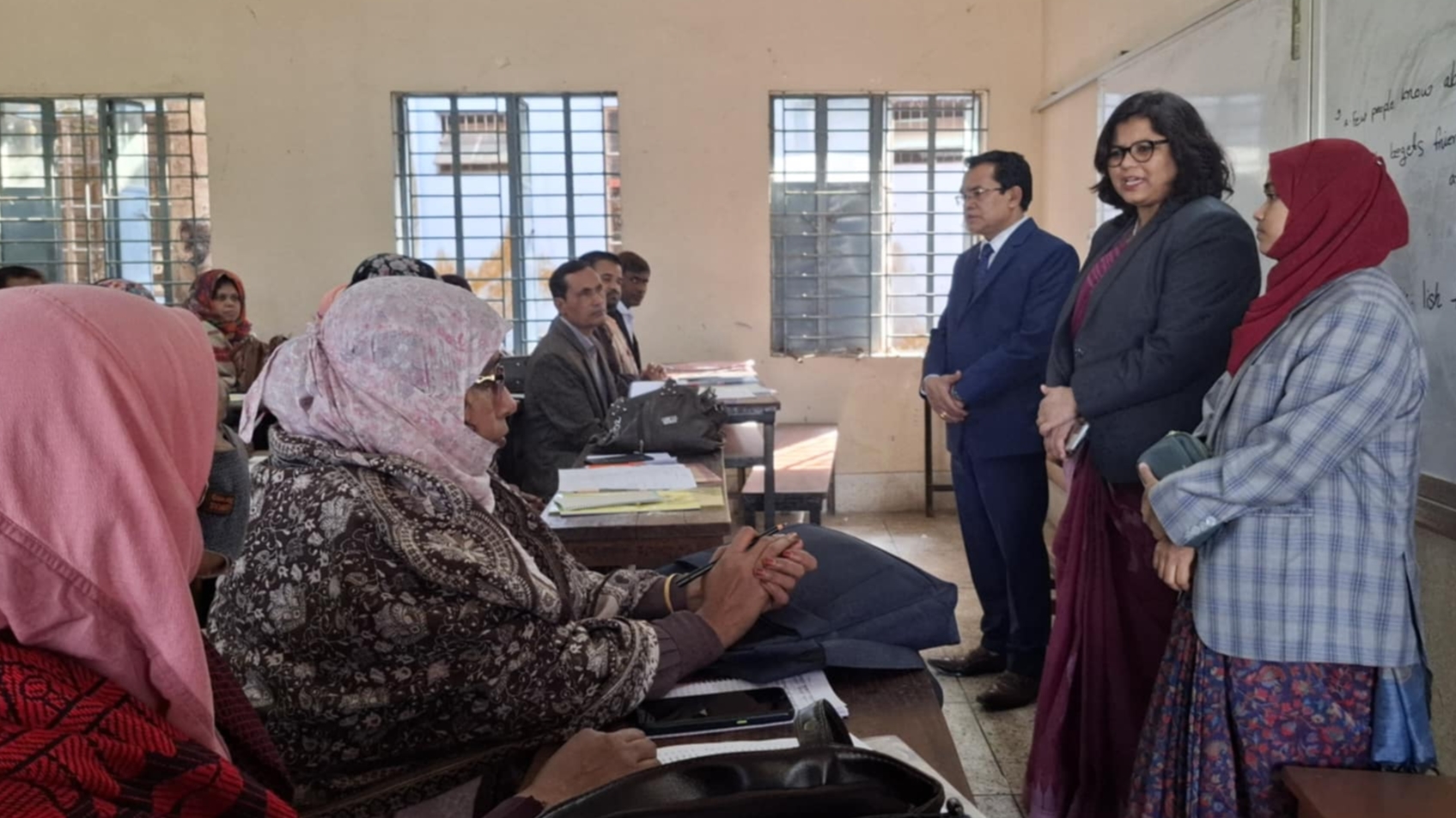 পলাশে ভোটার তথ্য সংগ্রহকারীদের প্রশিক্ষণ