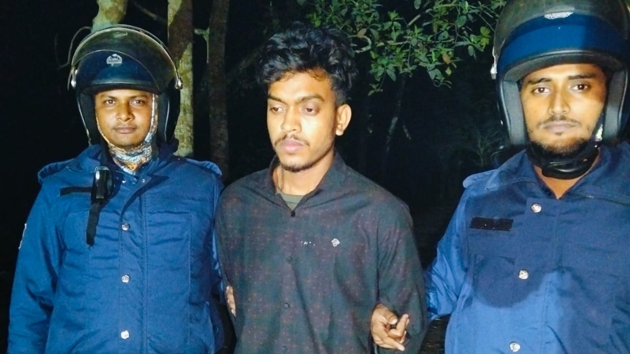 পলাশে মহানবী (সা:) কে নিয়ে কটূক্তি, তরুণ গ্রেপ্তার