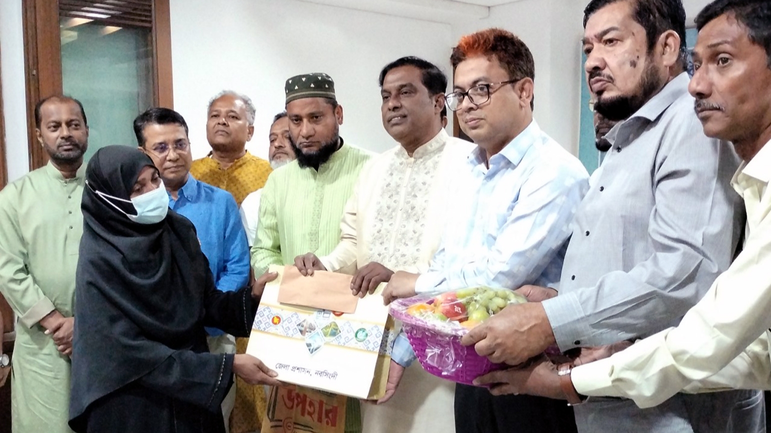 নরসিংদীর জুলাই আন্দোলনে শহীদ পরিবারের মাঝে সহায়তা বিতরণ