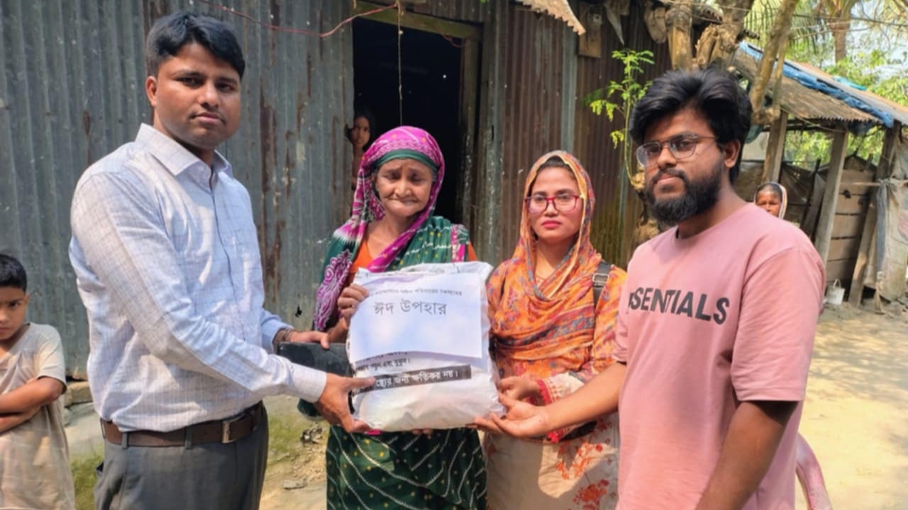 বেলাবতে জুলাই আন্দোলনে শহীদ পরিবারের মাঝে ঈদ উপহার বিতরণ