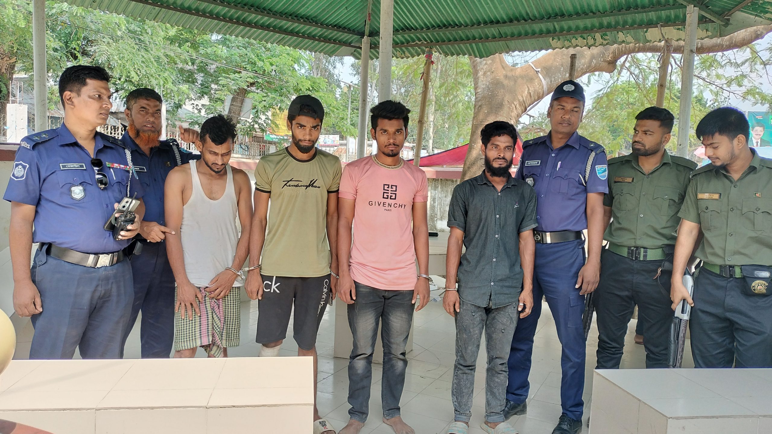 পলাশে অবৈধভাবে মাটি কাটার দায়ে ৪ জনের সাজা