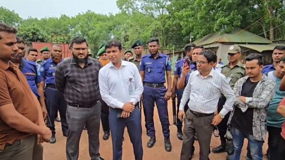 পলাশে অবৈধ ব্যাটারি কারখানা স্থায়ীভাবে বন্ধ করল পরিবেশ অধিদপ্তর
