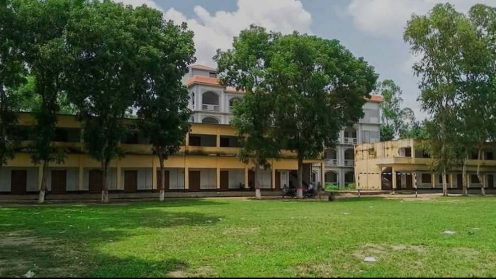 রায়পুরায় এসএসসি পরীক্ষায় প্রশ্নপত্রের ছবি তোলায় যুবকের কারাদণ্ড, এক ছাত্রী বহিষ্কার