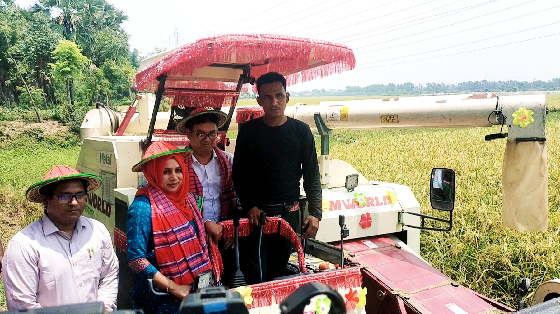 নরসিংদীতে সমলয় পদ্ধতির প্রকল্পের ধান কাটার ‍উদ্বোধন