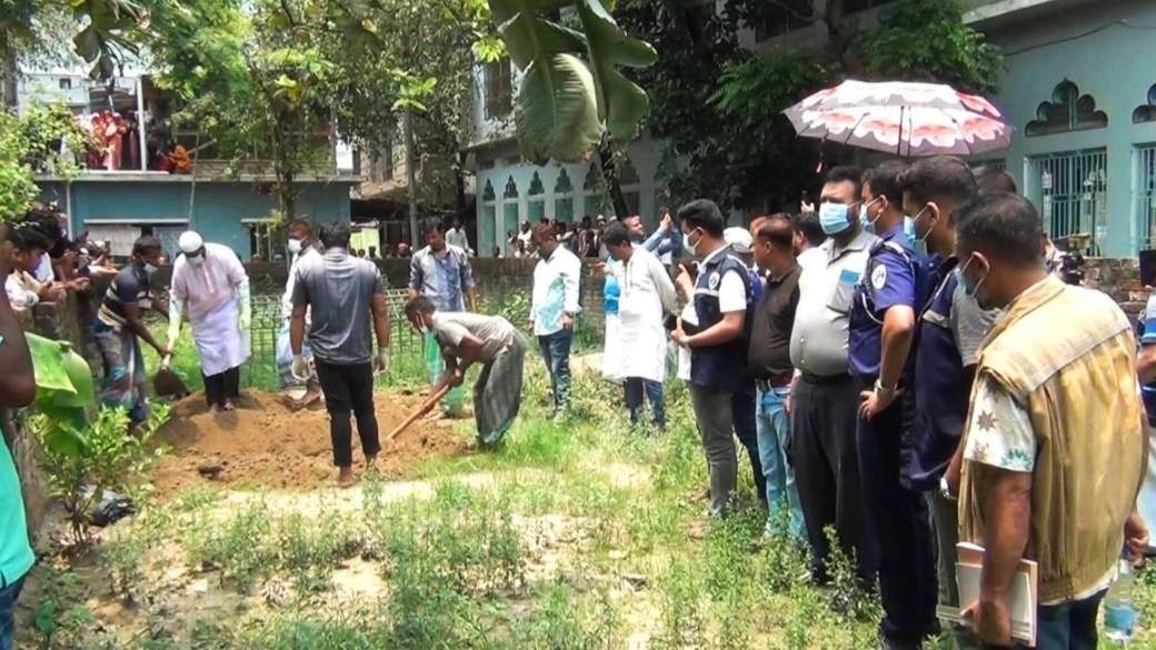 মাধবদীতে দাফনের ৬ মাস পর সাবেক পৌর কমিশনারের মরদেহ উত্তোলন