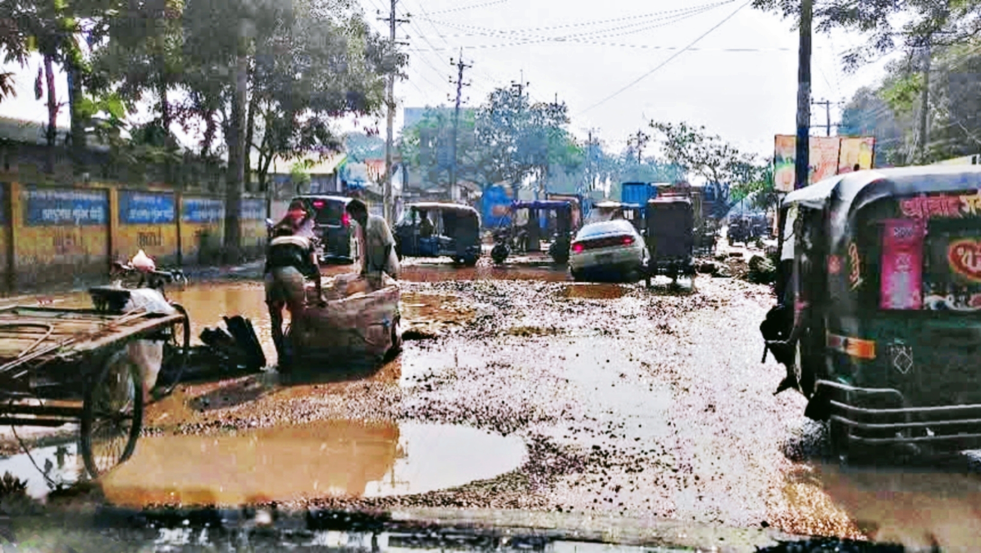 ঘোড়াশালের প্রবেশ মুখে সড়কের বেহাল দশা, দুর্ভোগ চরমে