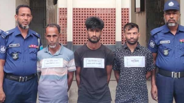 পলাশে চালককে হত্যা করে অটোরিকশা ছিনতাই, ৩ জন গ্রেপ্তার