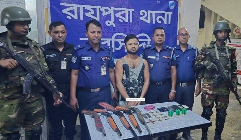 রায়পুরায় যৌথ অভিযানে শীর্ষ সন্ত্রাসী গ্রেফতার, অস্ত্র গোলাবারুদ উদ্ধার