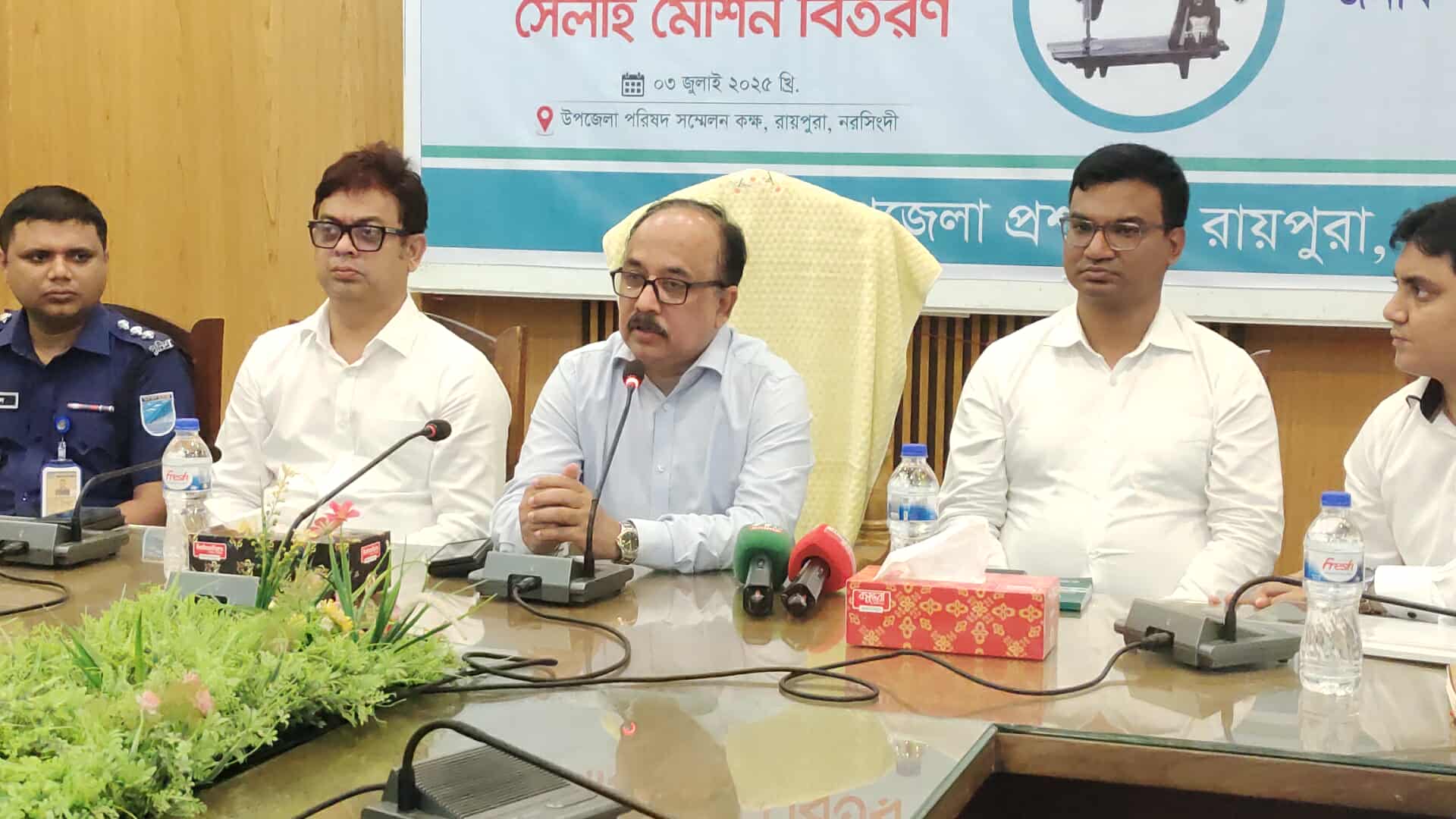 অন্তর্বর্তীকালীন সরকারকে সহযোগীতা করা আমাদের দায়িত্ব : রায়পুরায় ঢাকা বিভাগীয় কমিশনার