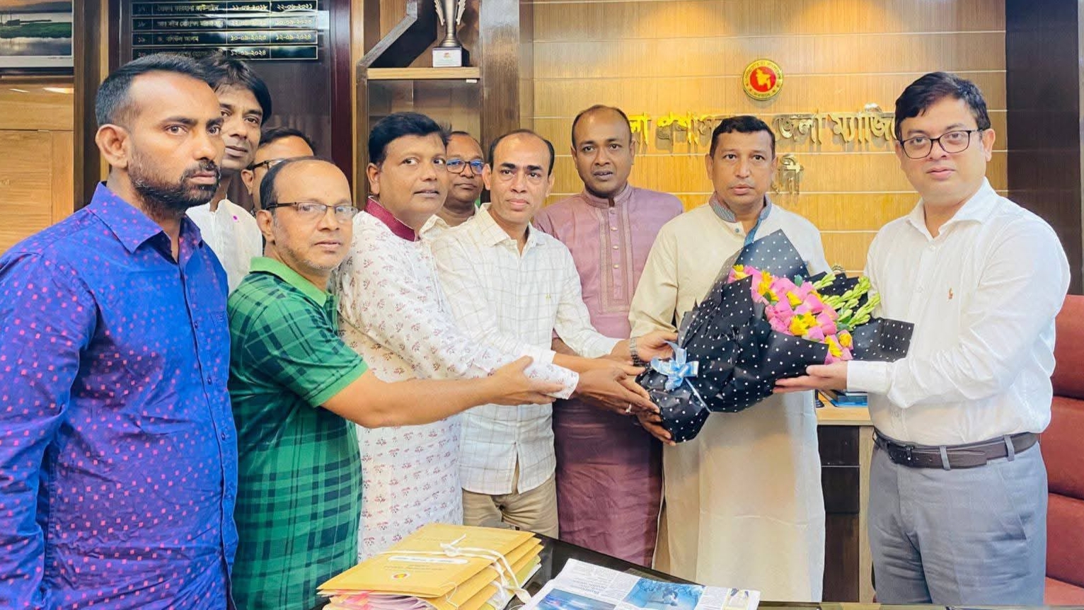 নরসিংদীতে জেলা প্রশাসকের সঙ্গে পূজা উদযাপন ফ্রন্ট নেতাদের শুভেচ্ছা বিনিময়