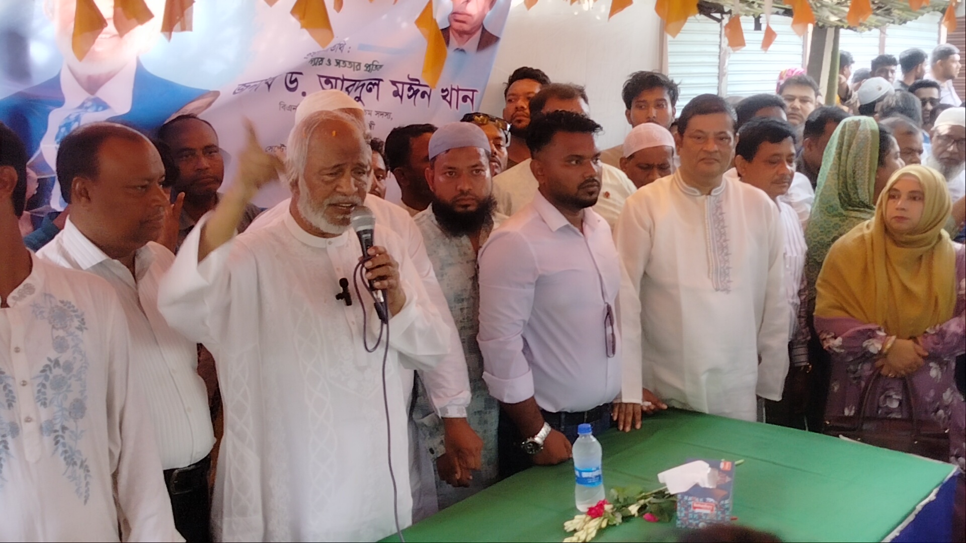 আ.লীগ শতশত কোটি টাকা লুটপাট করে দেশকে দেউলিয়া করে দিয়েছে : মঈন খান