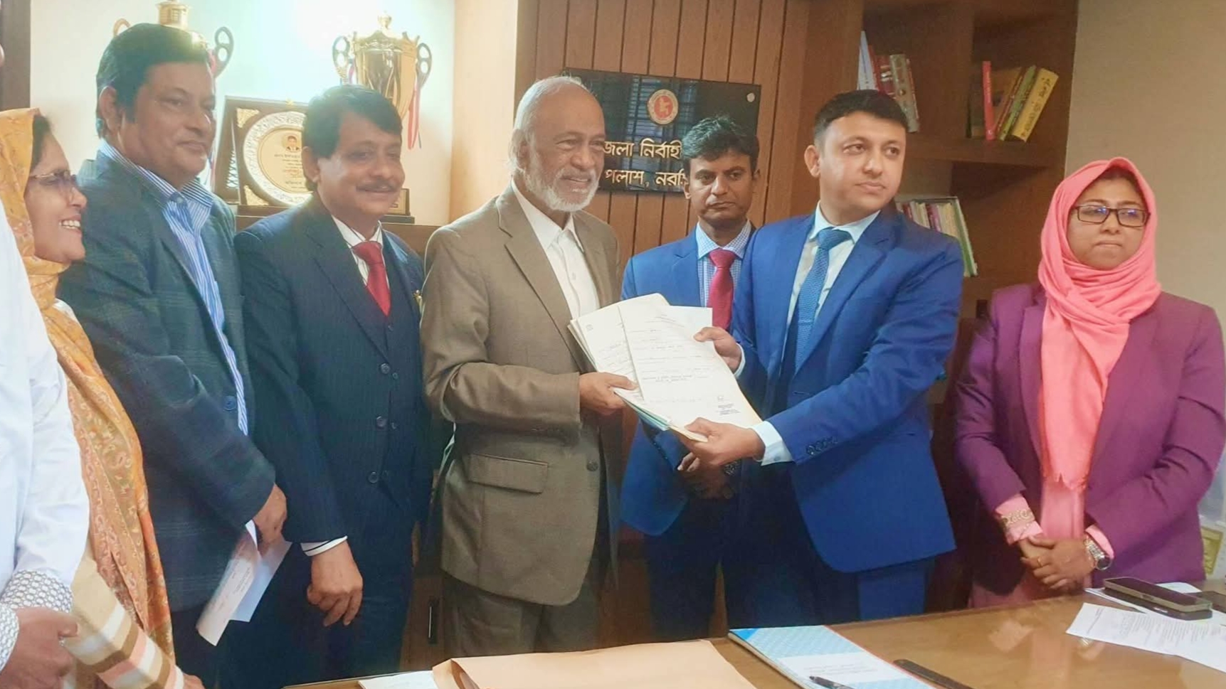 নরসিংদী-২ পলাশ আসনে মঈন খানের মনোনয়নপত্র জমা