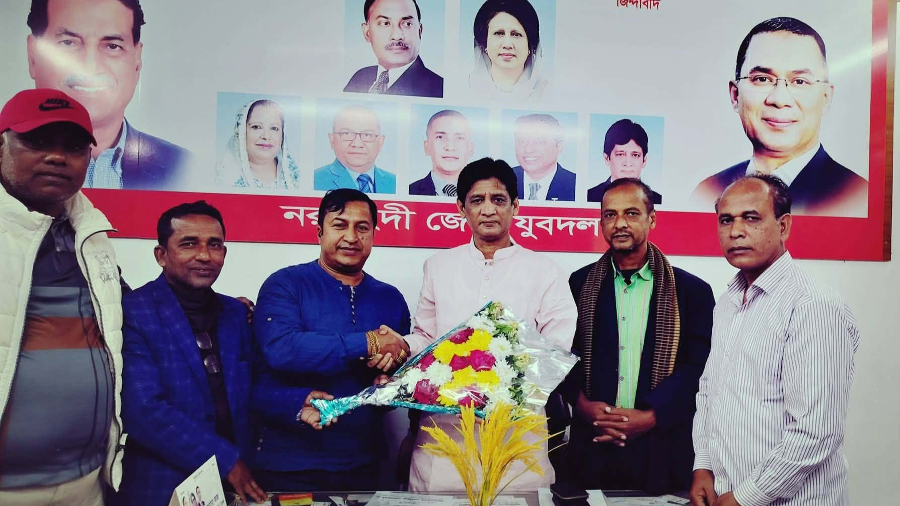 নরসিংদী জেলা যুবদলের সভাপতি মহসিন হোসেন বিদ্যুৎ সঙ্গে আমানের শুভেচ্ছা বিনিময়
