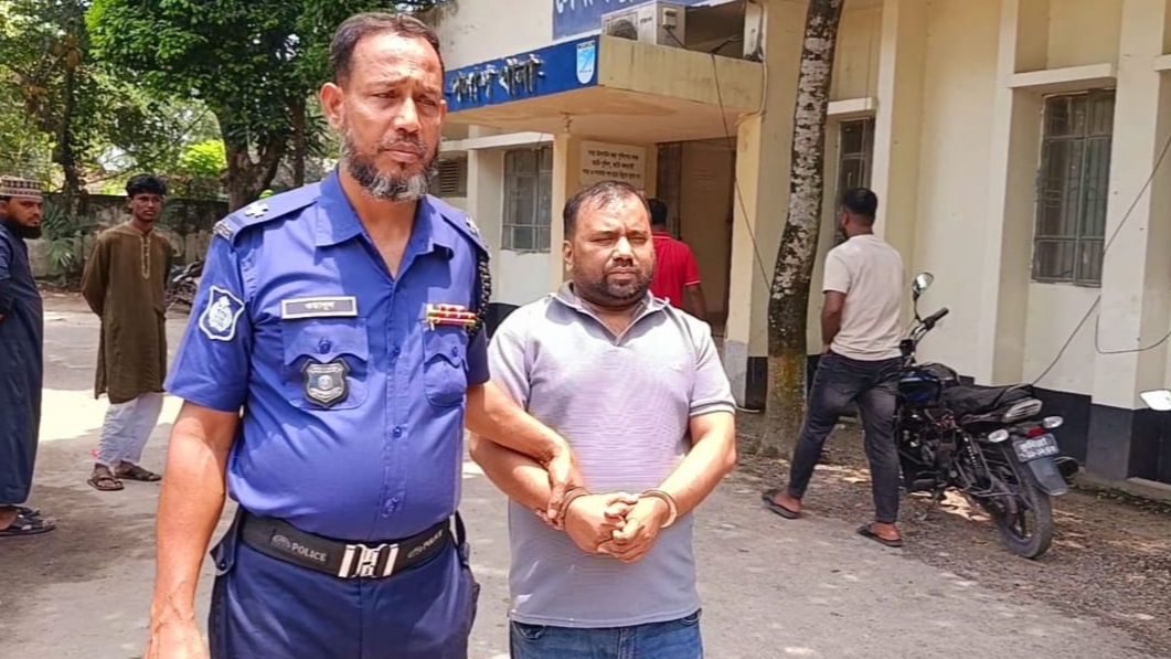 দুরন্ত পলাশ গ্রুপের চিফ এডমিন ও সাজাপ্রাপ্ত আসামি মাসউদুল গ্রেপ্তার