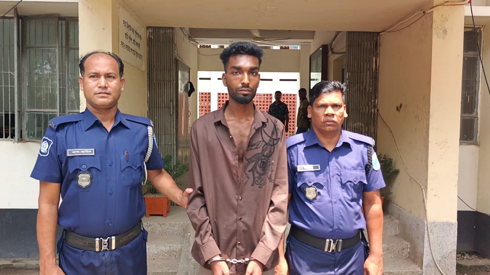 পলাশে স্কুল ছাত্রীকে ধর্ষণের অভিযোগে যুবক গ্রেপ্তার
