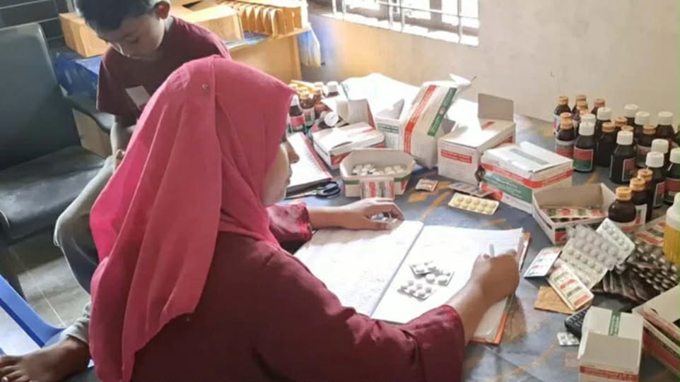 পলাশে ৬ বছর ধরে ডাক্তার ছাড়াই চলছে হাসপাতাল