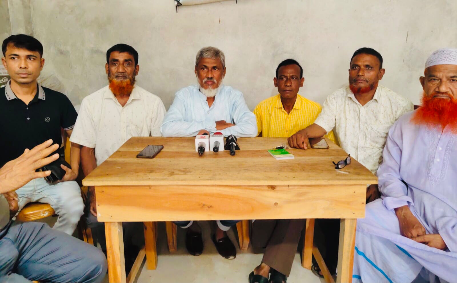 অপপ্রচারের বিরুদ্ধে প্রতিবাদ জানিয়ে শিবপুরে শ্রমিকদল নেতার সংবাদ সম্মেলন