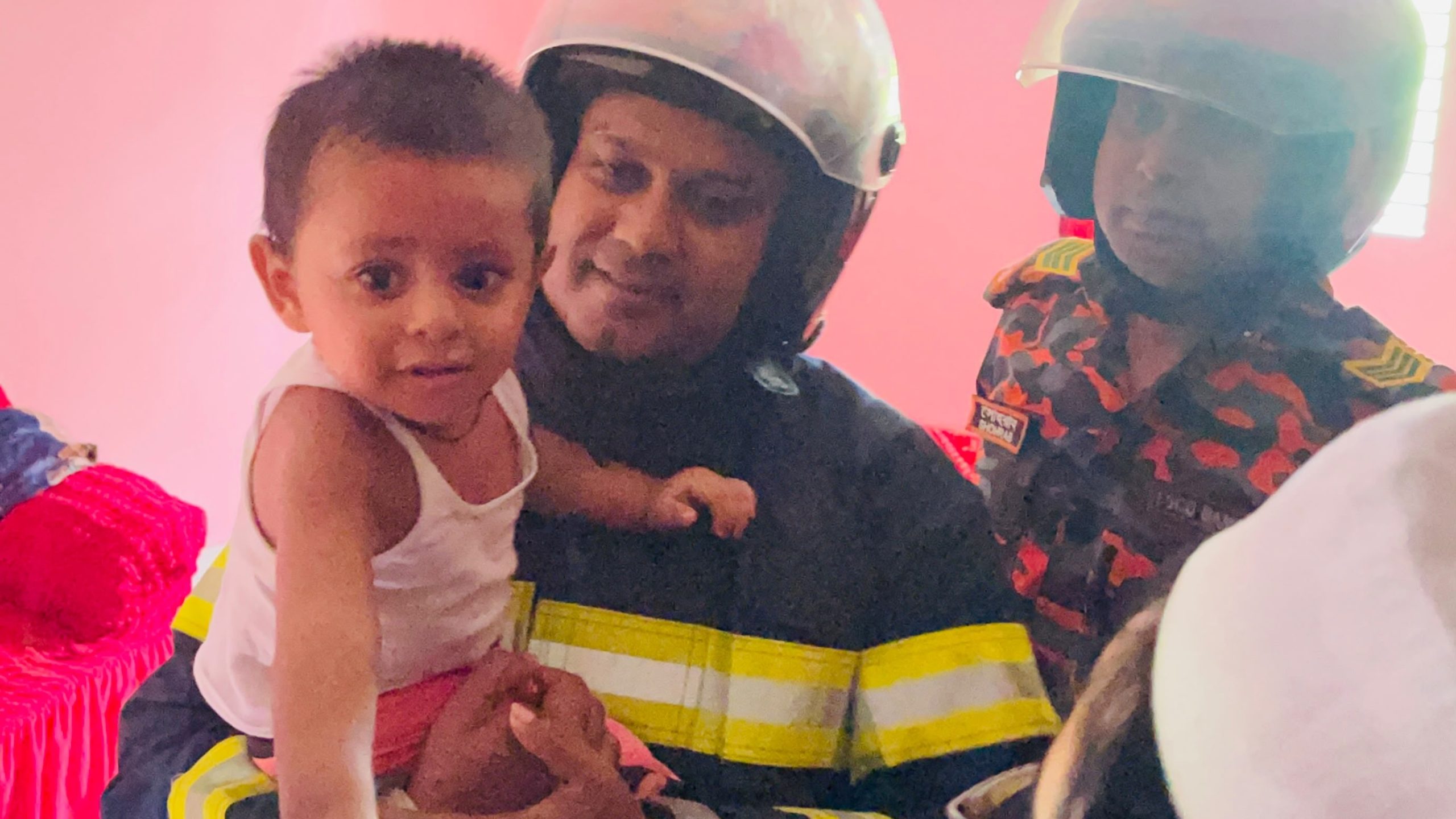 মাধবদীতে ঘরে আটকে পড়া ২ বছরের শিশুকে উদ্ধার করল ফায়ার সার্ভিস