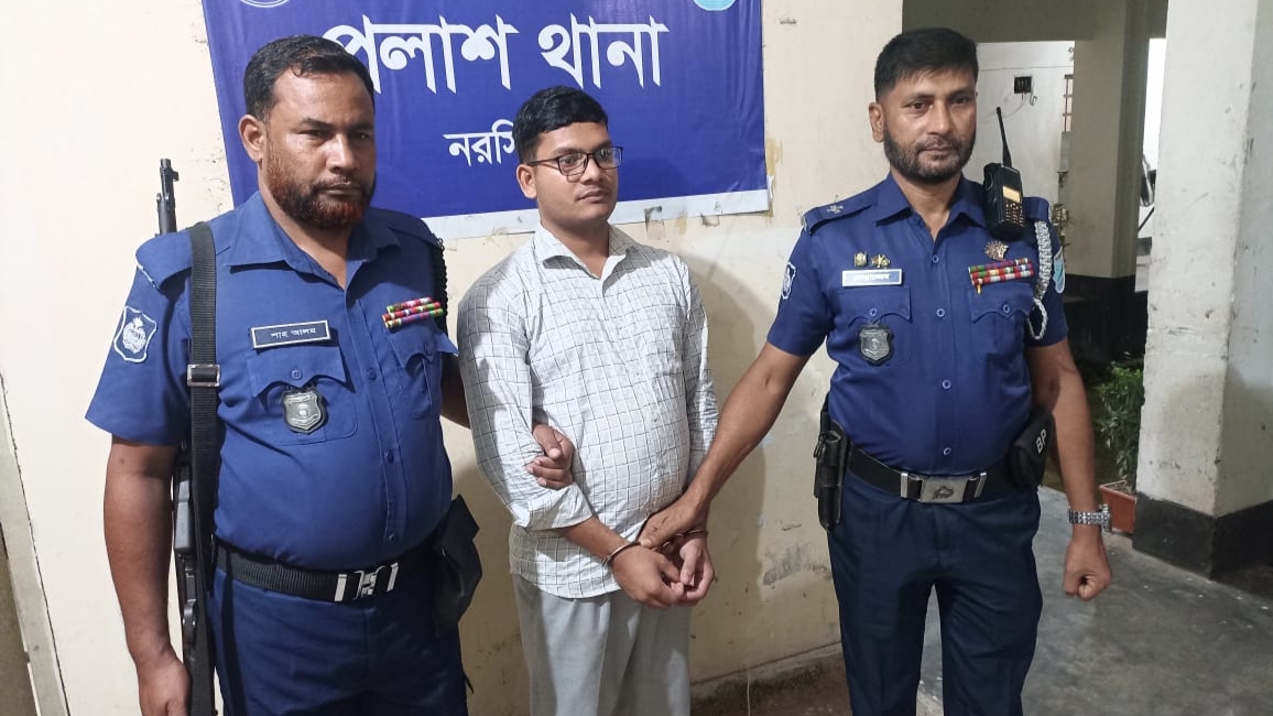 পলাশে জালিয়াতির সময় কথিত এক সিভিল কোর্ট কমিশনার গ্রেপ্তার