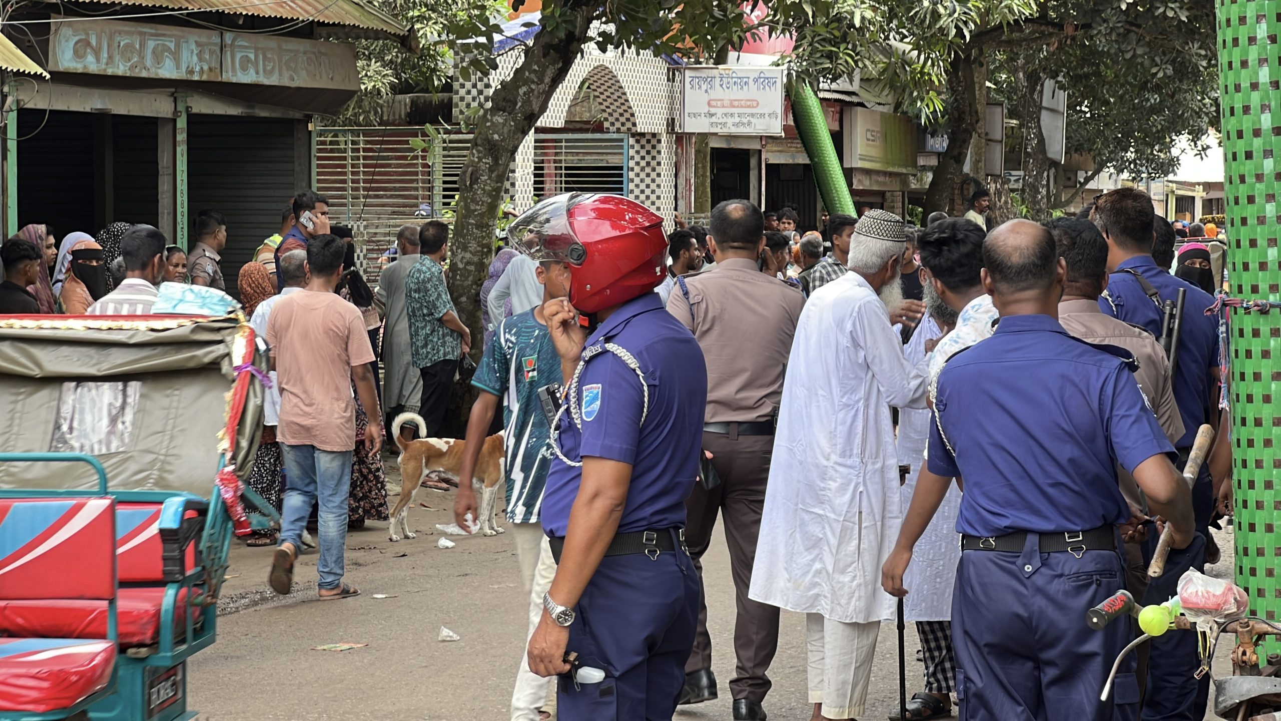 রায়পুরায় বিএনপি নেতাকর্মীদের উপর হামলা ও গাড়ী ভাংচুর, প্রতিবাদে বিক্ষোভ মিছিল